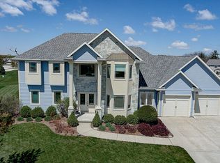 W349N5857 Snapdragon Ct, Oconomowoc, WI