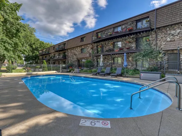 320 East Pleasant STREET #202, Oconomowoc, WI 53066