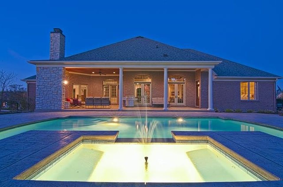 1st image of 939 Squire Oaks Dr