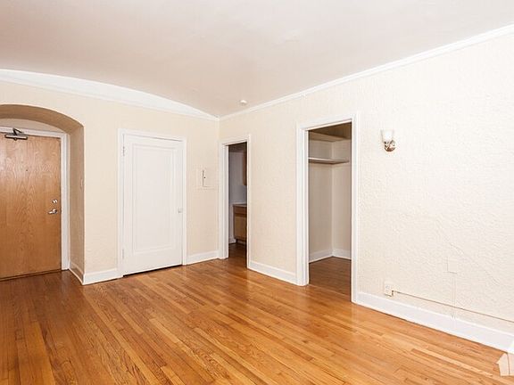 4th image of 538 W Arlington Pl #207