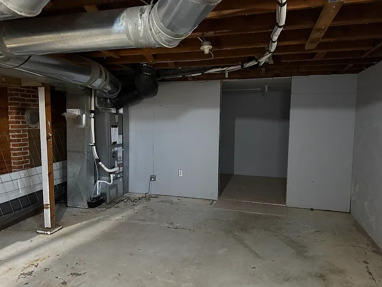 220 E Chelan Ave — Photo 13