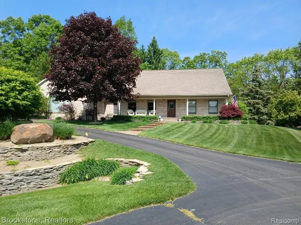 324 Creeks Edge, Lake Orion, MI 48362