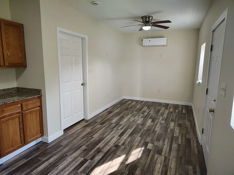 250 Wilson St — Photo 17