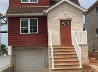 48 Riverside Ln, Staten Island, NY 10302