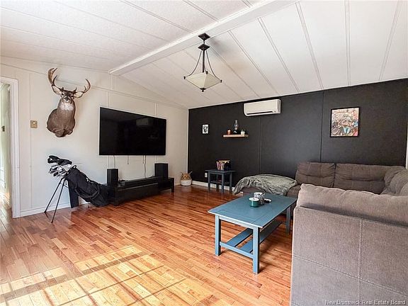4th image of 153 Moore St