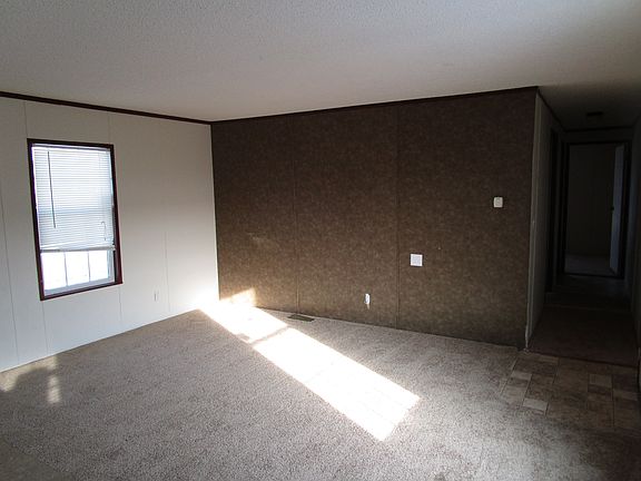 3rd image of 181 Pine Dr S