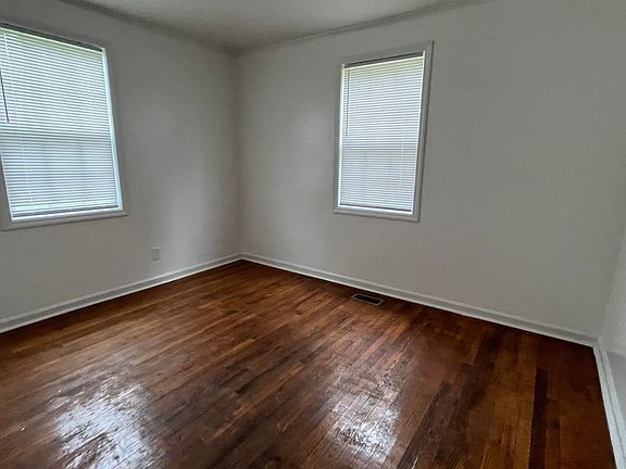 4th image of 2221 Briarfield Rd