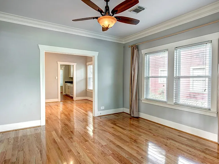 2219 Singleton St — Photo 3