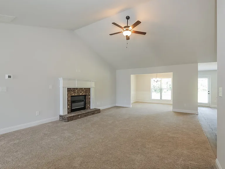 150 Heartland Cir — Photo 3