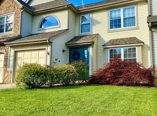 10 Sandhurst Dr, Mount Laurel, NJ 08054