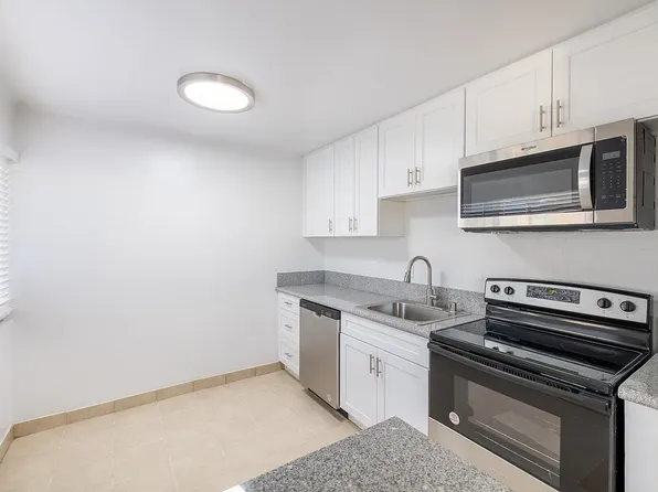 5542 Newcastle Ave #39, Encino, CA 91316