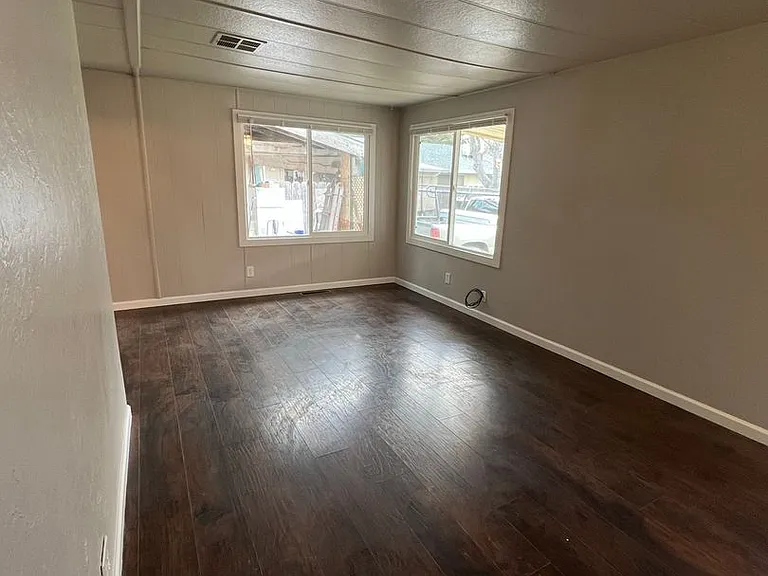 2038 Laburnum Ave #B — Photo 5