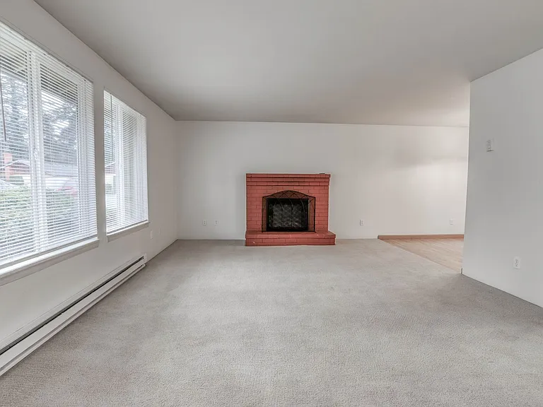 3903 E 18th St #11 — Photo 3
