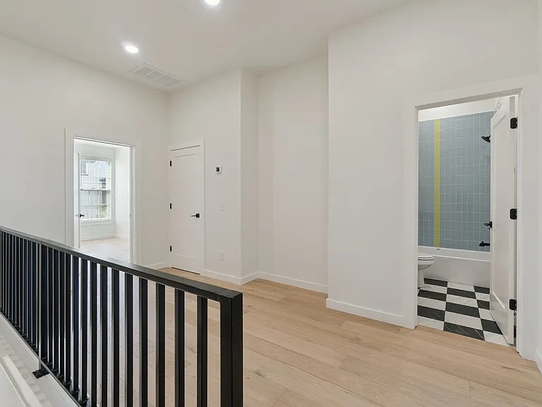 18829 Selah Way — Photo 21