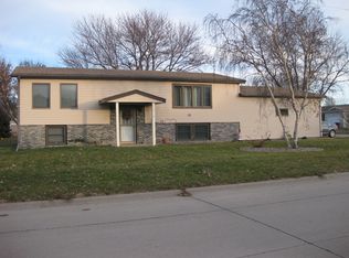 204 S 13th St, Aurora, NE 68818