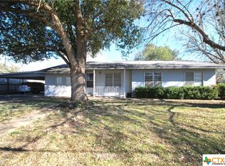 721 S Pecan St, Moulton, TX 77975