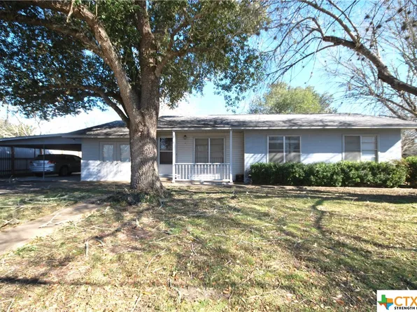721 S Pecan St, Moulton, TX 77975