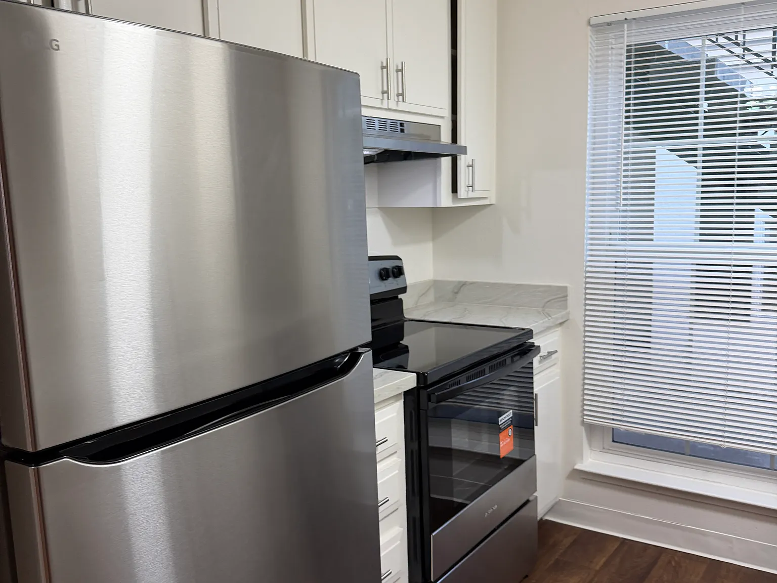2 bed, 900 sqft, $3,500 — Photo 1