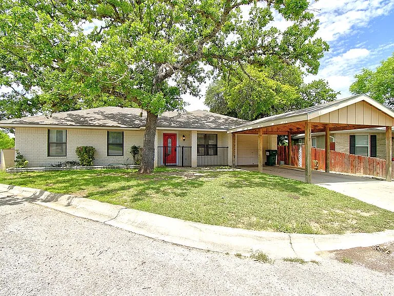 117 Dover Dr — Photo 1