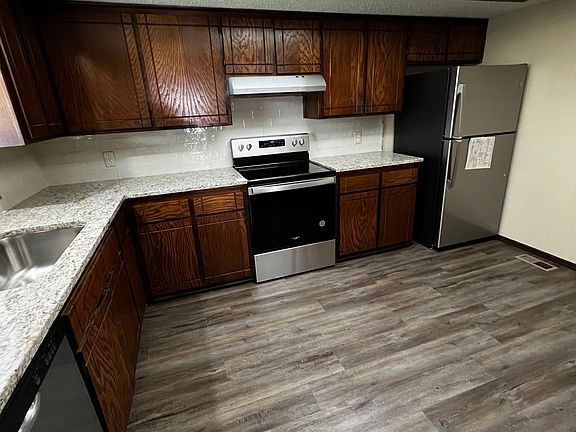 5th image of 5901 Cedar Ridge Dr #5