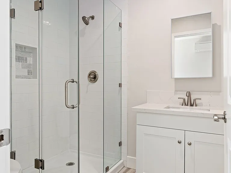 1709 Kelton Ave — Photo 30