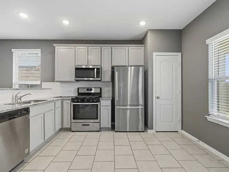 7422 French Quarter Ct — Photo 4