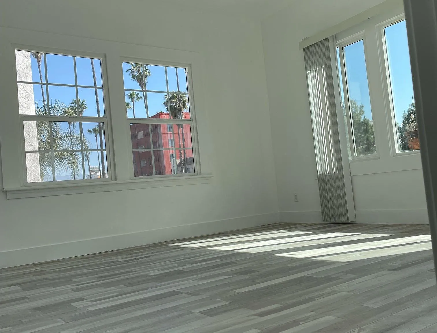121 N New Hampshire Ave — Photo 3
