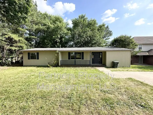 2201 W Deane St, Fayetteville, AR 72703