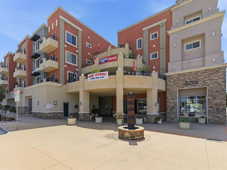 City Plaza Apartments — Photo 1