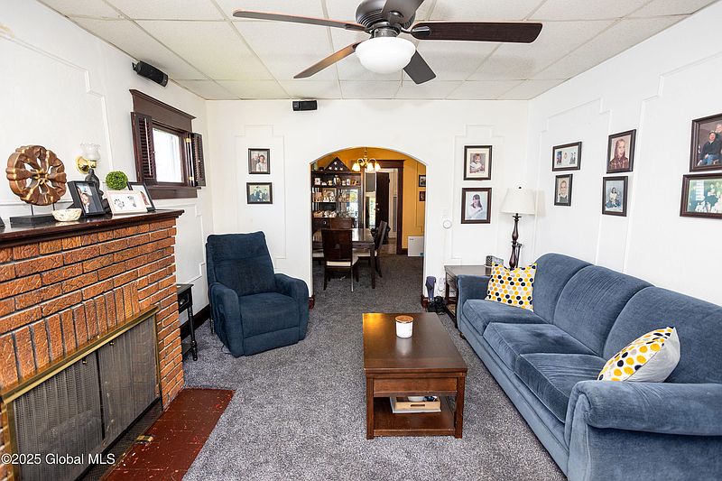 3rd image of 43 Holmes Court