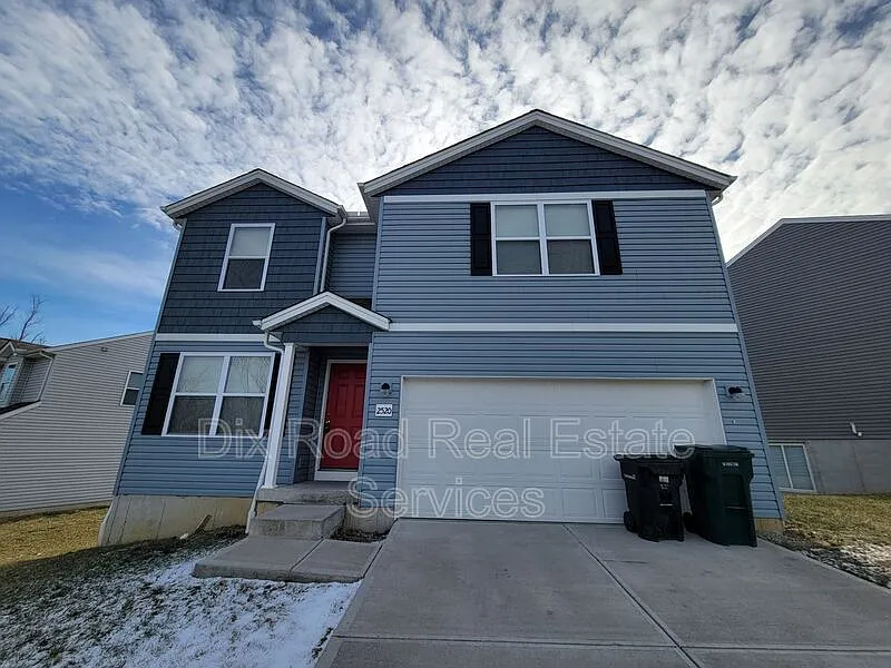 4 bed, 2.5 bath, 1717 sqft, $2,095 — Photo 1