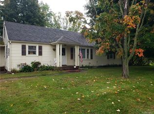 9984 Ridge Rd, Middleport, NY 14105