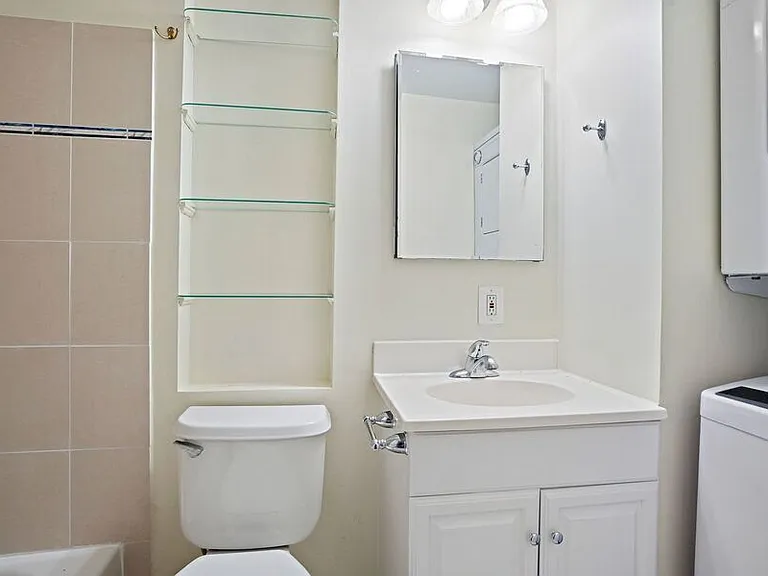 2008 16th St NW #101 — Photo 17