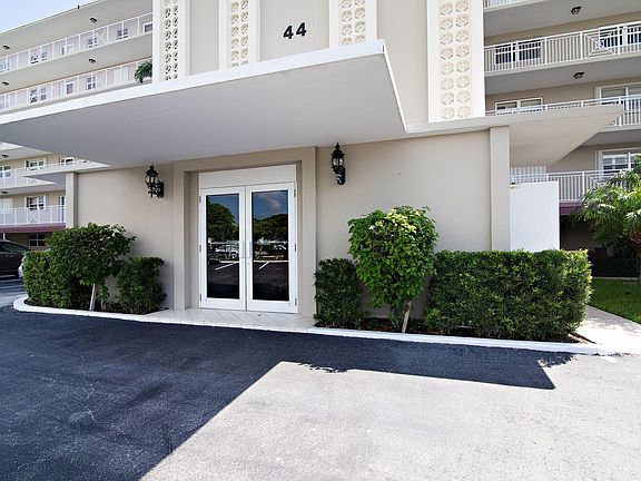 5th image of 44 Yacht Club Dr APT 608