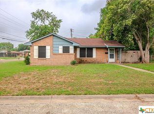 1721 Alamo Dr, Victoria, TX 77901
