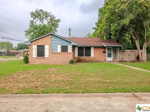 1721 Alamo Dr, Victoria, TX 77901