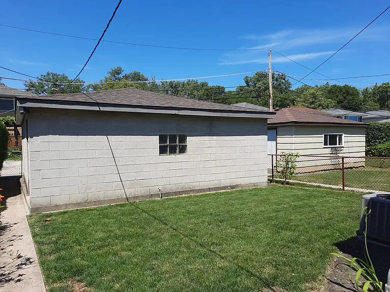 1720 Leland Ave — Photo 6