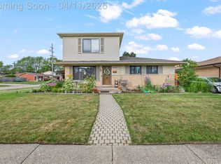 21301 Violet St, Saint Clair Shores, MI