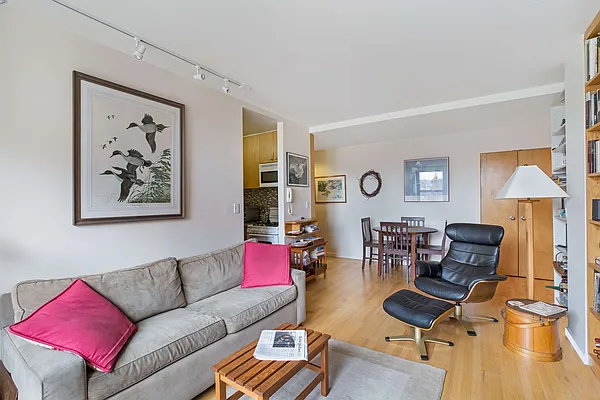 Rented by Compass | media 7