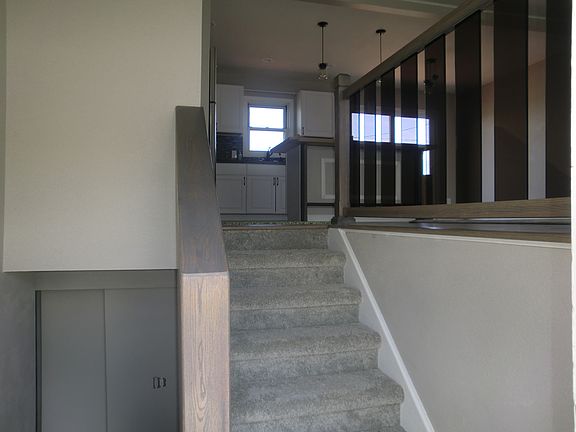 2nd image of 560 E 5th St