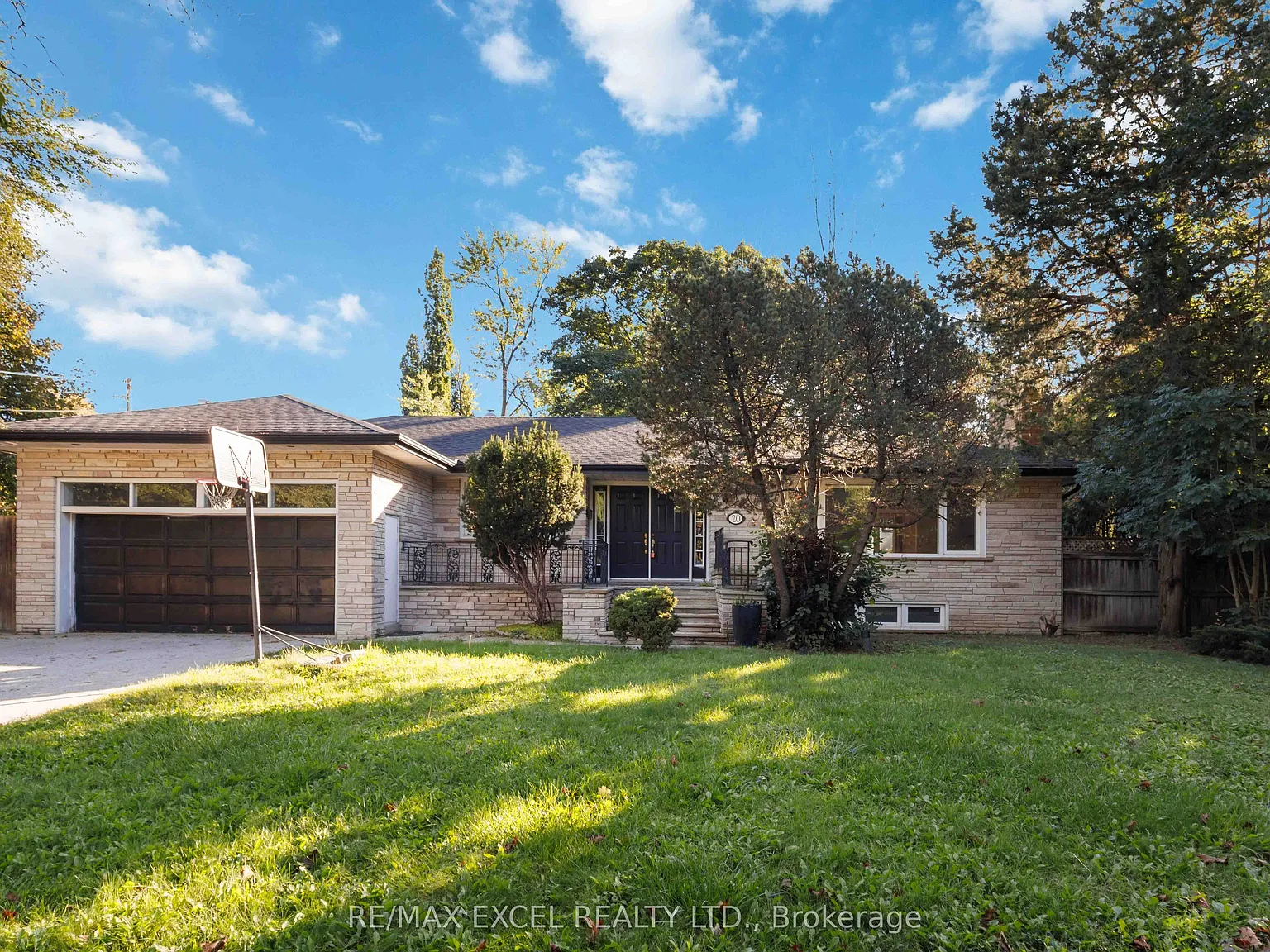 4 bed, $5,800 — Photo 1