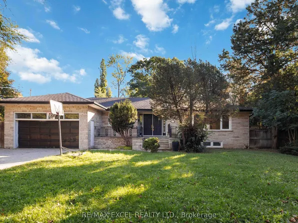 20 Oxbow Rd, Toronto, ON M3B 2A2