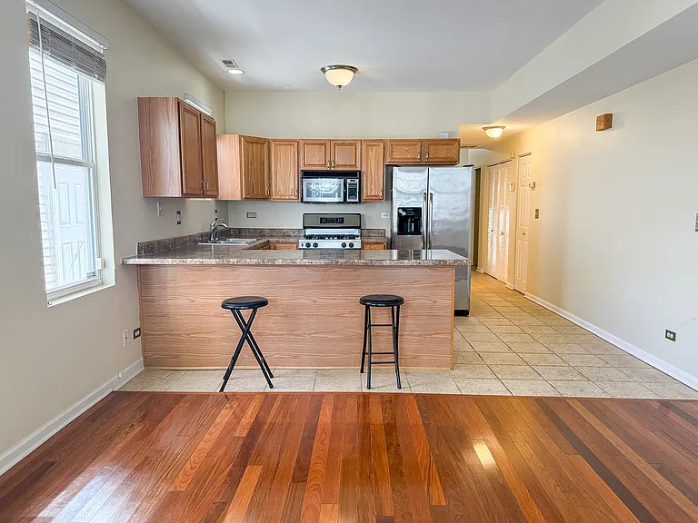 1221 N Honore St #1 — Photo 3