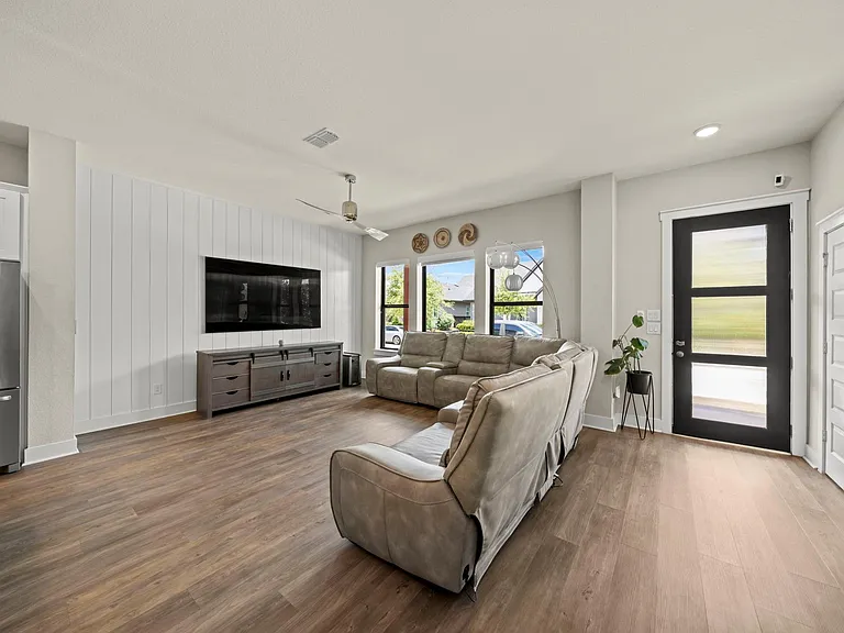 18507 Parkland Square Pl — Photo 3