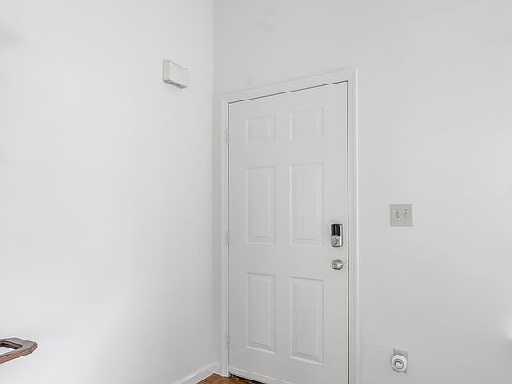 5th image of 4216 Canterbury Green Way