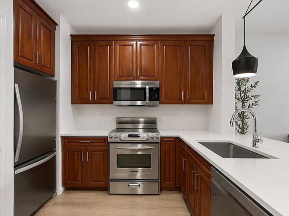 2nd image of 24 Avenue At Port Imperial APT 205