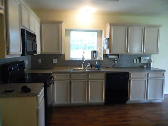 3rd image of 5780 Emily Ln