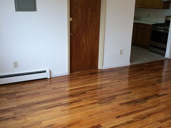 4th image of 761 Snediker Ave #3