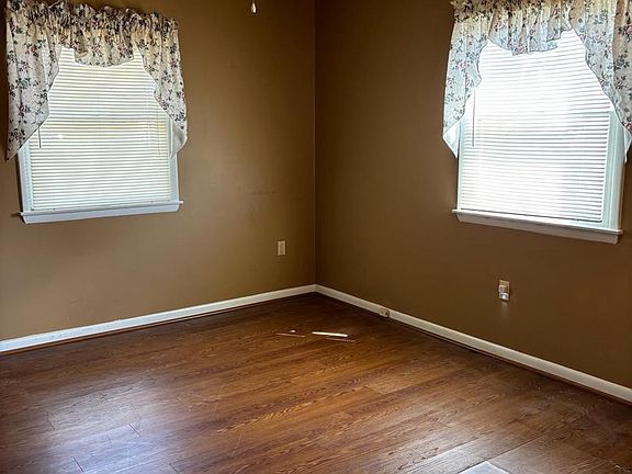 3rd image of 3900 Harrison Cir