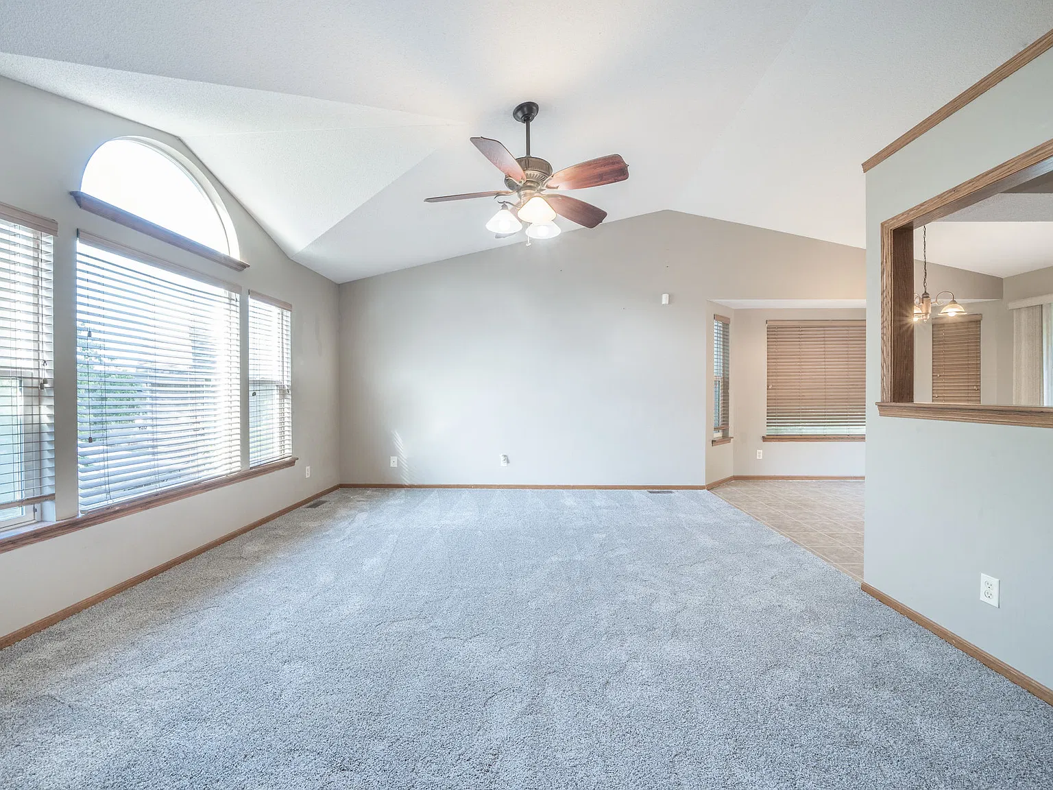 4 bed, 2456 sqft, $2,000 — Photo 4